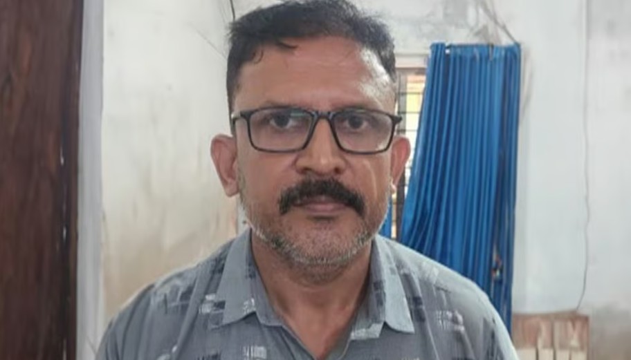 മതംവും പേരും  മാറി, 25 വര്‍ഷം ഒളിവു ജീവിതം, ‘സാം’ എന്ന പാസ്റ്റർ പഴയ ട്യൂഷൻ അധ്യാപകൻ മുത്തുകുമാർ : ഒരൊറ്റ ഫോണ്‍കോളില്‍ കുടുങ്ങി