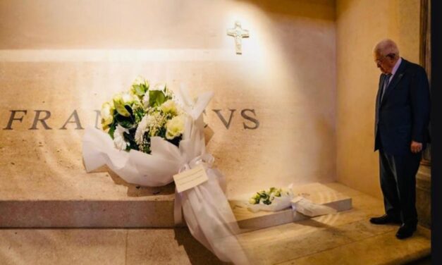 ഫ്രാൻസിസ് പാപ്പയുടെ കല്ലറയ്ക്കരികില്‍ പ്രാർത്ഥനാപൂർവം പാലസ്തീൻ പ്രസിഡന്‍റ്