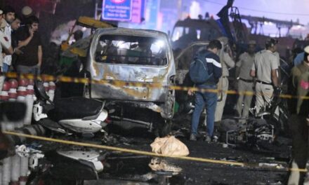 ചെങ്കോട്ട സ്ഫോടനത്തിൽ മരണം 13; മുഖ്യസൂത്രധാരൻ ഉമർ മുഹമ്മദെന്ന് പൊലീസ്; ഉപയോഗിച്ചത് അമോണിയം നൈട്രേറ്റ്? അമ്മയും സഹോദരങ്ങളും അടക്കം കസ്റ്റഡിയിൽ