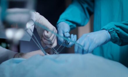 കാമുകിയുടെ മാതാപിതാക്കൾക്ക് തന്നോട്  മതിപ്പുണ്ടാക്കാന്‍ 130 കിലോ ഭാരം കുറയ്ക്കൽ ശസ്ത്രക്രിയക്ക് വിധേയനായി; പിന്നാലെ ശ്വാസതടസ്സം, യുവാവിന് ദാരുണാന്ത്യം