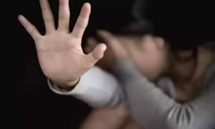 മാതാപിതാക്കൾ ജോലിക്ക് പോയ സമയത്ത് വീടിനുള്ളിൽ കയറി :  ഒന്നര വയസ്സുകാരിയുടെ വായ പൊത്തിപിടിച്ച് 14കാരിയെ ക്രൂരമായി പീഡിപ്പിച്ചു : പ്രതികളെ പിടികൂടി നാട്ടുകാർ