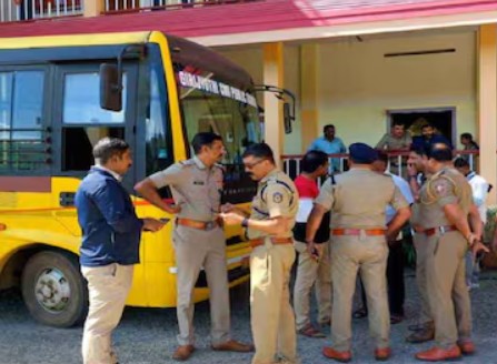 ഇടുക്കിയിൽ സ്കൂൾ ബസ് ശരീരത്തിലൂടെ കയറി നാലു വയസ്സുകാരിക്ക് ദാരുണാന്ത്യം : മറ്റൊരു കുട്ടിക്ക് പരിക്ക്