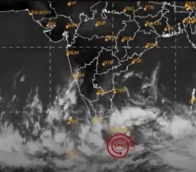 ‘സെൻയാർ’ ചുഴലിക്കാറ്റ് രൂപപ്പെട്ടു;  അർഥം ‘സിംഹം : കന്യാകുമാരിക്ക് സമീപത്തെ ന്യൂനമർദത്തിന് ശക്തിയേറുന്നു : കേരളത്തിൽ 3 ജില്ലകളിൽ യെല്ലോ അലർട്ട്