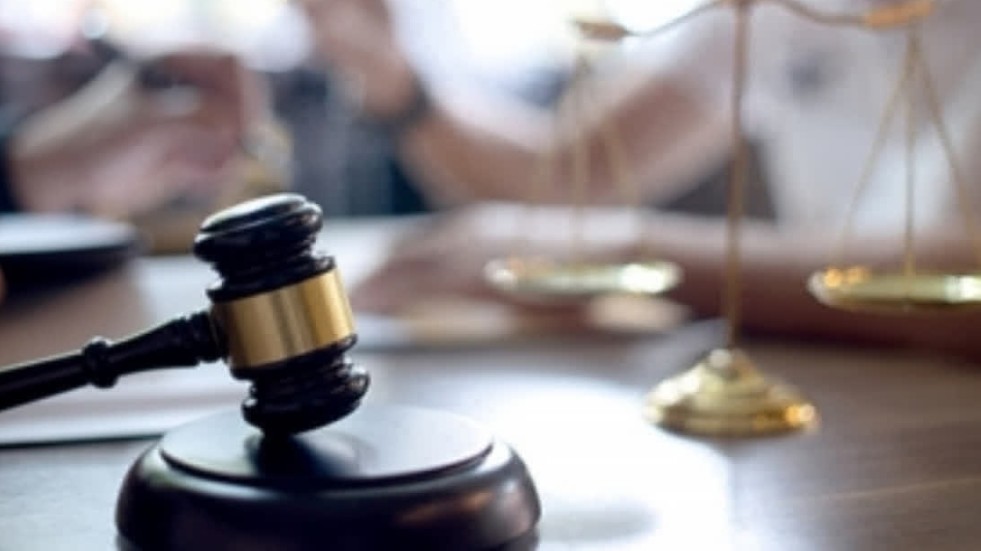 കണ്ണില്ലാ ക്രൂരത, അവിഹിത ബന്ധം മകള്‍ കണ്ടു, 10 വയസുകാരിയെ വിഷം നല്‍കി കൊന്ന് അമ്മ ; യുവതിയെ മരണം വരെ തൂക്കിലേറ്റാൻ കോടതി ഉത്തരവ്