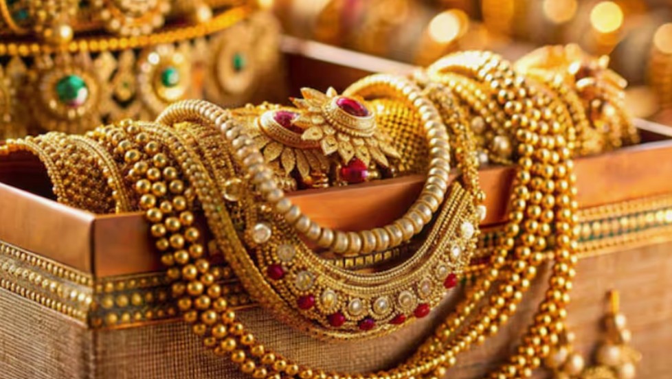 പ്രതീക്ഷ വേണ്ട, ഒരു ലക്ഷം കടന്ന് കുതിക്കുന്നു ; ഒരു പവന് ഇന്ന് എത്ര നൽകണം?