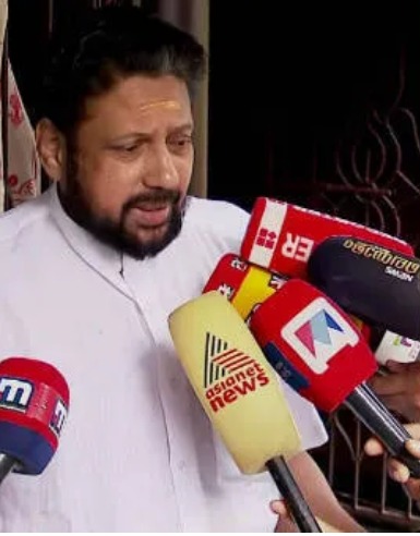 ശബരിമലയില്‍ തന്ത്രിയെ കുടുക്കി പത്മകുമാറിന്റെ മൊഴി