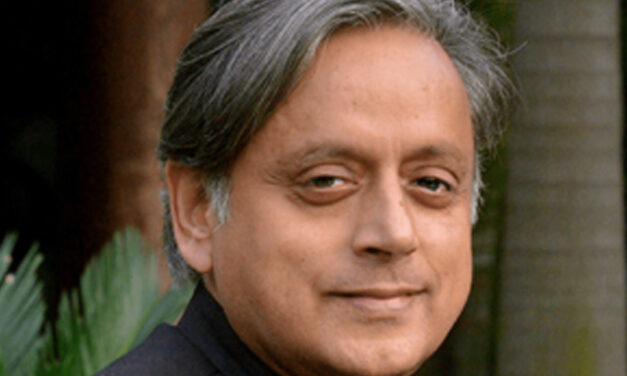 മോദി സ്തുതിയുമായി ശശി തരൂര്‍ വീണ്ടും, മോദി സര്‍ക്കാരിന്റെ വികസന പദ്ധതികളില്‍ മതവിവേചനം കണ്ടിട്ടില്ല