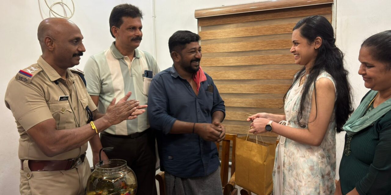 കളഞ്ഞു കിട്ടിയ ഒന്നര ലക്ഷത്തിൻ്റെ ഡയമണ്ട് വള  നൽകി ചുമട്ടുതൊഴിലാളി, അഭിനന്ദിച്ചു മുണ്ടക്കയം പോലീസ്