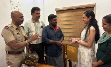 കളഞ്ഞു കിട്ടിയ ഒന്നര ലക്ഷത്തിൻ്റെ ഡയമണ്ട് വള  നൽകി ചുമട്ടുതൊഴിലാളി, അഭിനന്ദിച്ചു മുണ്ടക്കയം പോലീസ്