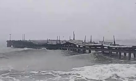 നാശം വിതച്ച് ഡിറ്റ് വാ; ചുഴലിക്കാറ്റ് ദുർബലമാകുന്നു, ന്യൂനമർദ്ദമാകും ശ്രീലങ്കയിൽ 334 മരണം, തമിഴ്നാട്ടിലും ആന്ധ്രയിലും ശക്തമായ മഴയ്ക്ക് സാധ്യത