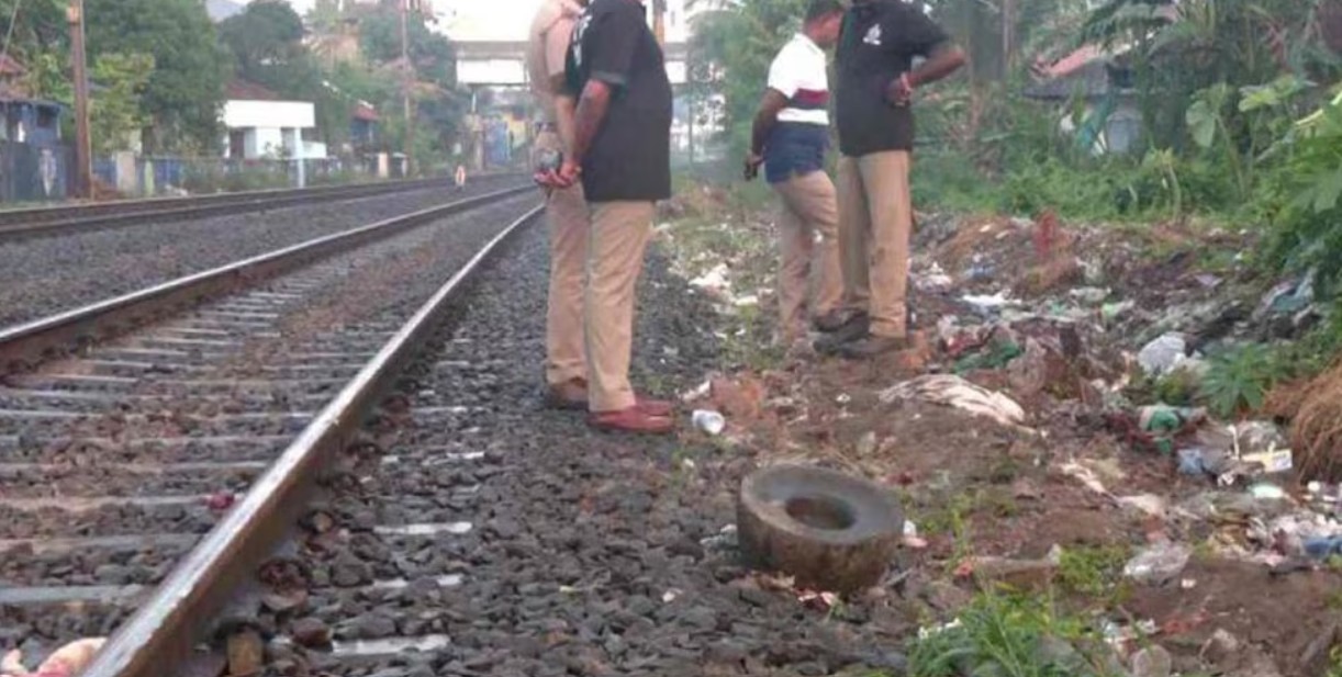 കൊച്ചി പച്ചാളത്ത് റെയിൽവെ ട്രാക്കിൽ ആട്ടുകല്ല് കണ്ടെത്തി