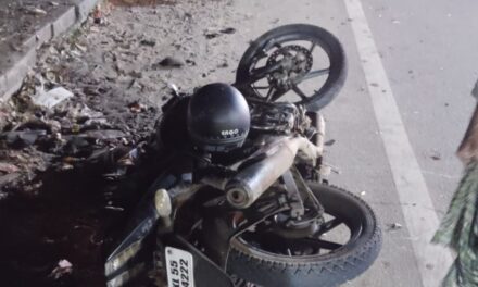 കോഴിക്കോട് ബീച്ച് റോഡില്‍ ബൈക്കുകള്‍ കൂട്ടിയിടിച്ച് രണ്ട് യുവാക്കള്‍ മരിച്ചു