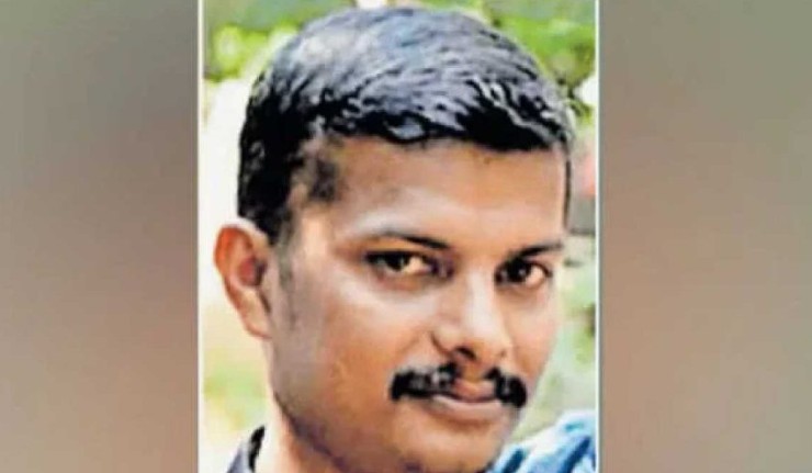 കൂത്താട്ടുകുളത്ത് ബൈക്ക് ഓടിക്കവേ തലയിൽ തേങ്ങ വീണു : നിയന്ത്രണംവിട്ട് മറിഞ്ഞ യുവാവിന് മരണം