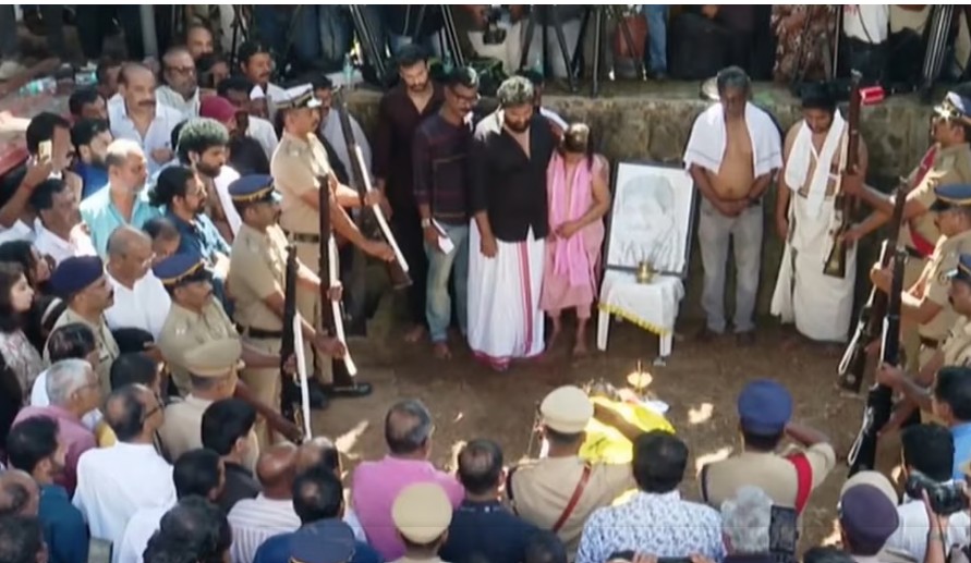 “എന്നും എല്ലാവര്‍ക്കും നന്മകള്‍ മാത്രം നേരുന്നു’;  നെഞ്ചോട് ചേർന്നു പേനയും പേപ്പറും; ശ്രീനിവാസന് വിട നല്‍കി സിനിമാ സാംസ്കാരിക ലോകം; സംസ്കാര ചടങ്ങുകൾ ഒദ്യോഗിക ബഹുമതികളോടെ പൂർത്തിയായി