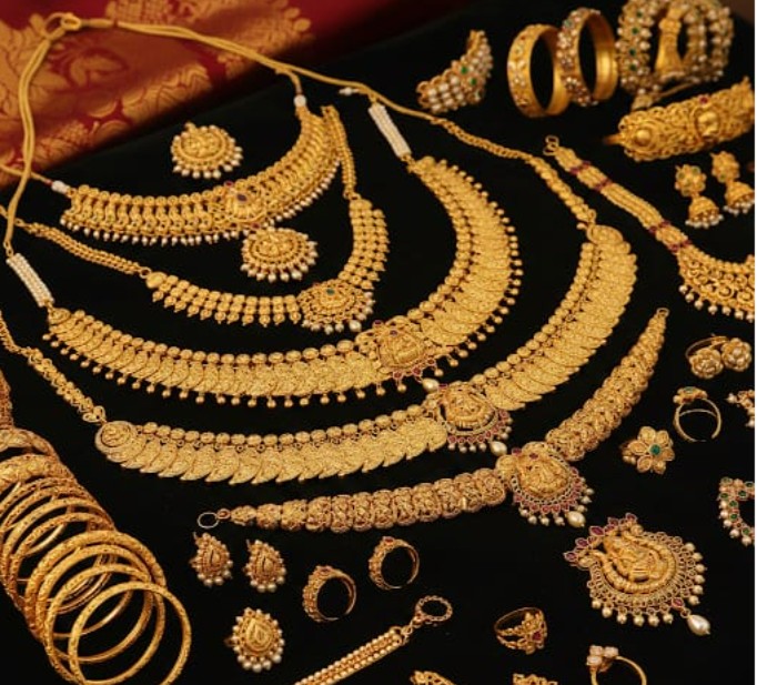 സ്വ‍ർണത്തിന് വൻ കുതിപ്പ് : പവന് 1,02,680 രൂപയായി