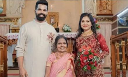 അമ്മച്ചിയുടെ ഏറ്റവും വലിയ ആഗ്രഹം… ടീമേ..ഞങ്ങളുടെ മനസമ്മതം കഴിഞ്ഞിട്ടാ, മനസ്സമ്മതത്തിന്റെ ചിത്രങ്ങൾ പങ്കുവെച്ച് ബിനീഷ് ബാസ്റ്റിൻ