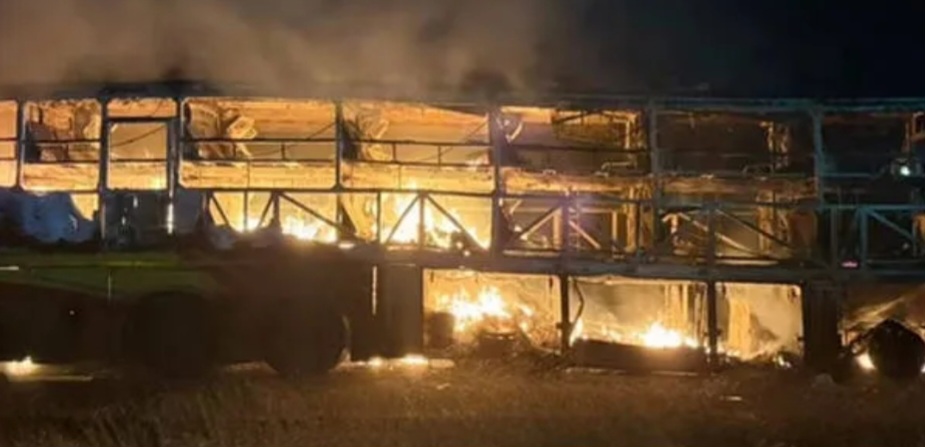 കർണാടകയിൽ ബസ്സുകൾ കൂട്ടിയിടിച്ച് കത്തി 9 മരണം