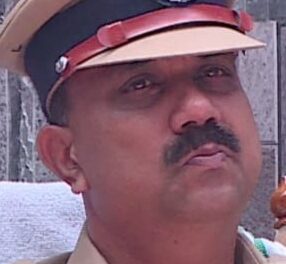 ഡിഐജി വിനോദ് കുമാറിനെതിരെ ഒടുവില്‍ നടപടിക്ക്, നേതാക്കളുടെ വിശ്വസ്തനും പിടിവീഴുന്നു