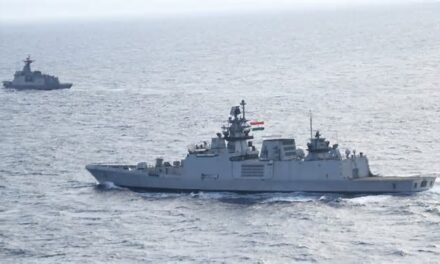 തിരുവനന്തപുരം കടലില്‍ നാവികസേനയുടെ അഭ്യാസ പ്രകടനം നാവികസേനാ ആഘോഷത്തില്‍ പങ്കെടുക്കാന്‍ രാഷ്ട്രപതി എത്തുന്നു