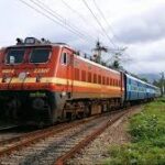 തീപിടിച്ചെന്ന് അഭ്യൂഹം; ട്രെയിനിൽ നിന്ന്  ട്രാക്കിലേക്കിറങ്ങിയ യാത്രക്കാരെ മറ്റൊരു ട്രെയിനിടിച്ചു, 4 മരണം