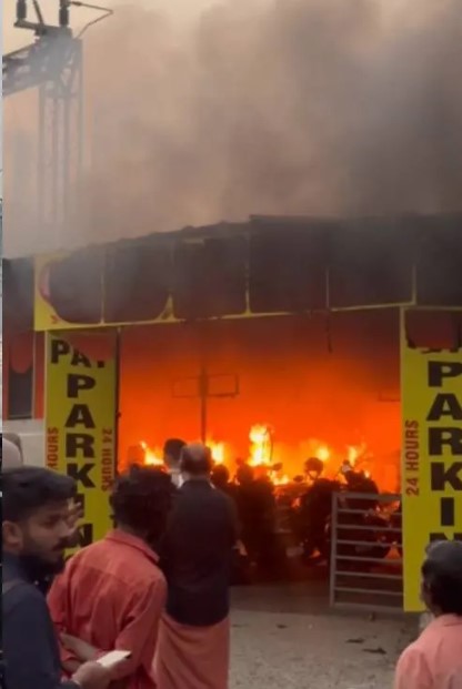 തൃശൂര്‍ റെയില്‍വെ പാര്‍ക്കിംഗ് ഇടത്തില്‍ വന്‍ അഗ്‌നിബാധ, 600 ബൈക്കുകള്‍ കത്തിനശിച്ചു