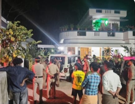 കാഞ്ഞിരപ്പള്ളിയിൽ വീടിനുള്ളിൽ വീട്ടമ്മയെയും യുവാവിനെയും മരിച്ച നിലയിൽ കണ്ടെത്തിയ സംഭവത്തിൽ കൂടുതൽ വിവരങ്ങൾ പുറത്ത്