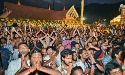 ആയിരങ്ങള്‍ക്ക് ദര്‍ശനപുണ്യമായി പൊന്നമ്പലമേട്ടില്‍ മകരവിളക്ക്