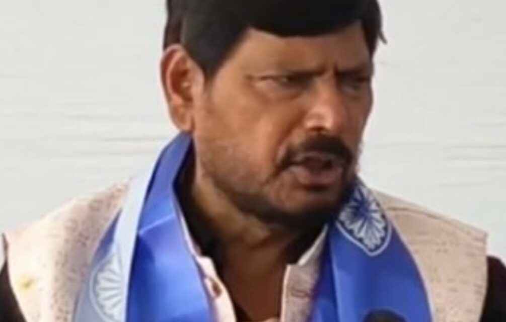 പിണറായി വിജയനെ എന്‍ഡിഎയിലേക്ക് സ്വാഗതം ചെയ്ത് കേന്ദ്രമന്ത്രി രാംദാസ് അത്താവലെ. കേന്ദ്രമന്ത്രിക്ക് കേരള രാഷ്ട്രീയമറിയില്ലെന്ന് എം വി ഗോവിന്ദൻ