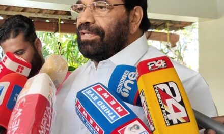 ജസ്റ്റിസ് KT തോമസിനെ വസതിയിൽ എത്തി അഭിനന്ദിച്ച് മന്ത്രി വി എൻ വാസവൻ- വീഡിയോ