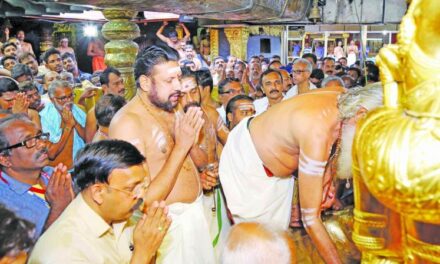 തന്ത്രിമാരെ ശബരിമലയില്‍ നിന്നു മാറ്റാന്‍ ഗൂഢാലോചനയെന്ന്, വാജി വാഹനം കൈമാറിയത് നിയമവിരുദ്ധമാണെന്ന് ചട്ടം