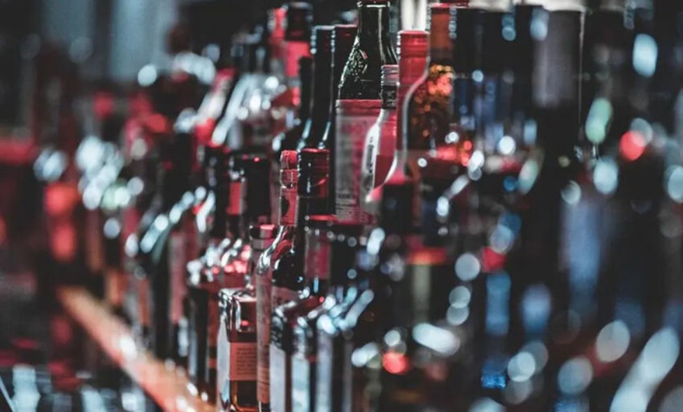 മദ്യത്തിന് പേരിടൽ മത്സരം: മത്സരവും പുതിയ മദ്യബ്രാൻ്റും റദ്ദാക്കണമെന്നാവശ്യപ്പെട്ട് മുഖ്യമന്ത്രിയ്ക്ക് പരാതി