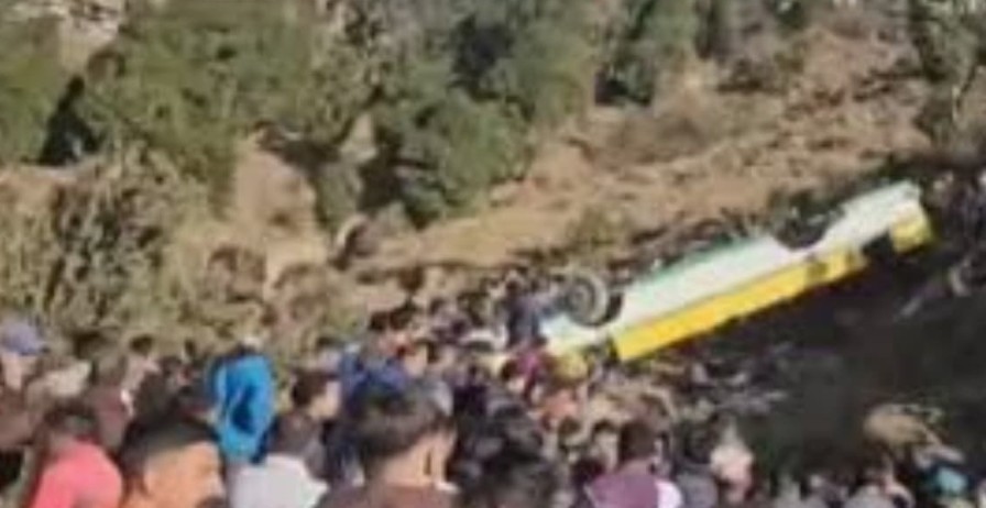 ഹിമാചൽ പ്രദേശിൽ ബസ് താഴ്ചയിലേക്ക് മറിഞ്ഞു, അപകടത്തിൽ 8 മരണം