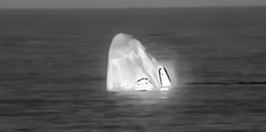 ചരിത്രത്തിലാദ്യം ; ആരോഗ്യപ്രശ്‌നം നേരിടുന്ന സഞ്ചാരിയുമായി ക്രൂ-11 സംഘം ഭൂമിയിലിറങ്ങി