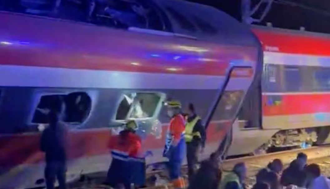 സ്‌പെയിനിൽ അതിവേഗ ട്രെയിനുകൾ കൂട്ടിയിടിച്ച് അപകടം: 21 മരണം, 25ലേറെ പേർക്ക് പരിക്ക്