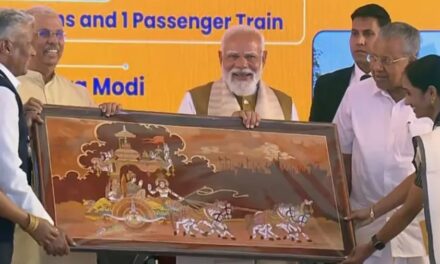 തലസ്ഥാനത്തെ ആവേശത്തിലാഴ്ത്തി പ്രധാനമന്ത്രി ; ട്രെയിനുകൾ ഫ്‌ളാഗ് ഓഫ് ചെയ്തു