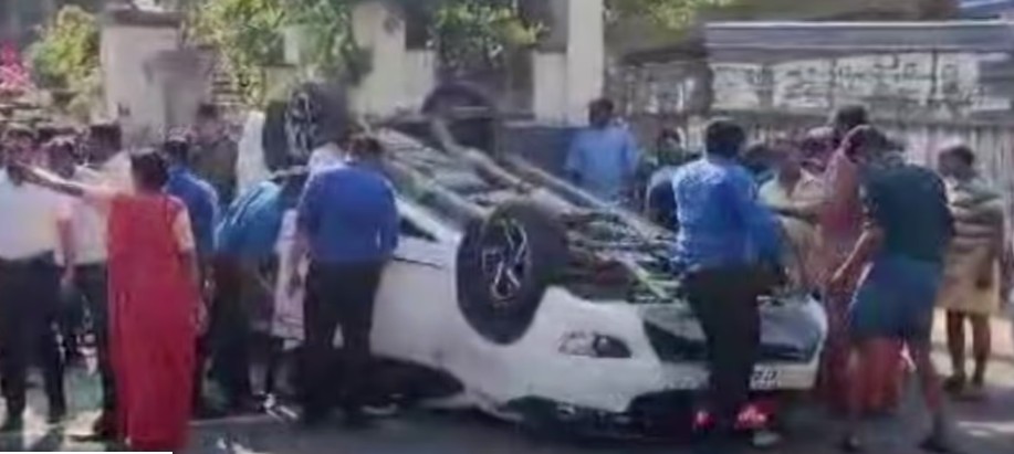 പത്തനംതിട്ട കളക്ടറുടെ ഔദ്യോ​ഗിക വാഹനം അപകടത്തിൽപെട്ടു