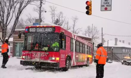 അമേരിക്കയിൽ കാലാവസ്ഥ അടിയന്തരാവസ്ഥ, ശക്തമായ കൊടുങ്കാറ്റും മഞ്ഞുവീഴ്ചയും, 13000 വിമാന സർവീസുകൾ റദ്ദാക്കി, 5 മരണം