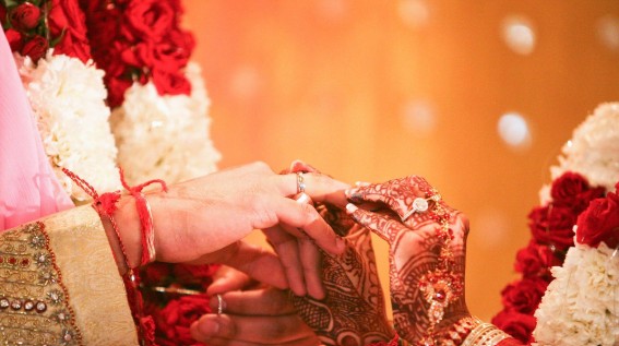 വിവാഹ ചടങ്ങിനു പിന്നാലെ കടുത്ത പ്രസവവേദന; അതിഥികൾ പിരിഞ്ഞുപോകും മുൻപ് കുഞ്ഞിന് ജന്മം നൽകി വധു