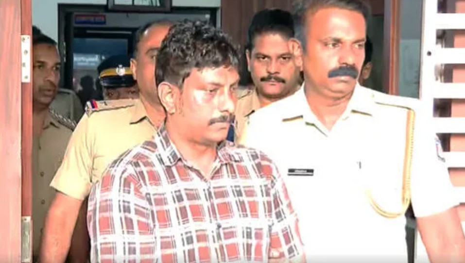 യുവതിയുമായുള്ള തന്റെ ബന്ധം ഭാര്യ അറിയുമെന്ന പേടി, തൂങ്ങിയതിനു ശേഷവും വൈശാഖൻ ലൈംഗികമായി പീഡിപ്പിച്ചു; ഭാര്യയെ വിളിച്ചുവരുത്തി മൃതദേഹം ആശുപത്രിയിലെത്തിച്ചു