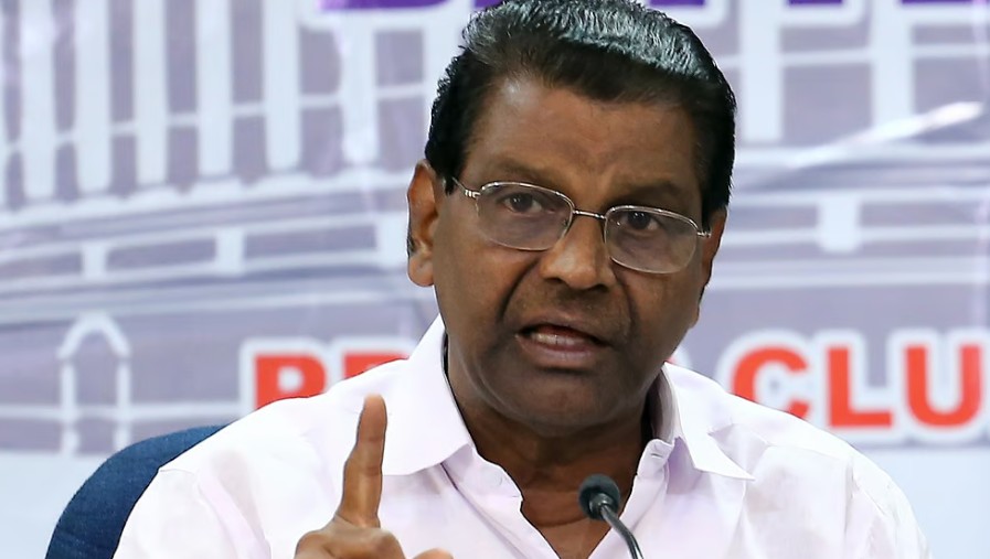 ‘ആധാര്‍ ഉപയോഗിച്ച് തട്ടിപ്പ് നടത്തി’; തിരുവഞ്ചൂര്‍ രാധാകൃഷ്ണന് മുംബൈ പൊലീസിന്റെ വിര്‍ച്വല്‍ അറസ്റ്റ് ഭീഷണി