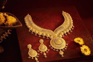 സ്വർണവിലയിൽ ഇങ്ങനെയൊരു വർധന ചരിത്രത്തിൽ ഇതാദ്യം : വ്യാഴാഴ്ച കൂടിയത് 8,640 രൂപ, സ്വർണം പവന് 1,31,160 രൂപയായി