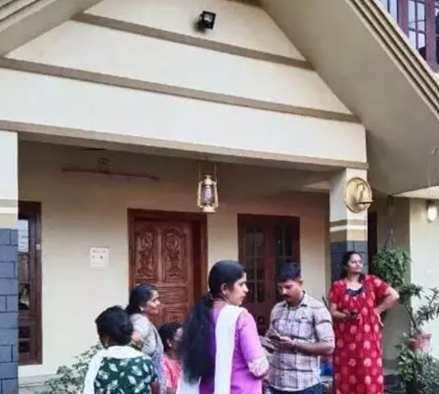 പന്തളത്ത് വന്‍ മോഷണം: പ്രവാസി ദമ്പതികളുടെ വീട് കുത്തിത്തുറന്ന് 50 പവന്‍ സ്വര്‍ണാഭരണം മോഷ്ടിച്ചു