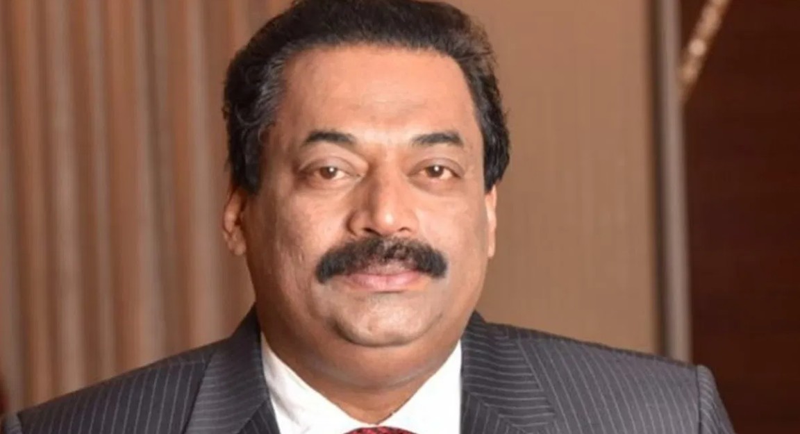 സി ജെ റോയ്‌എഴുതിയ ഒൻപത് പേജുള്ള ആത്മഹത്യാ കുറിപ്പ് കുടുംബാംഗങ്ങൾക്ക് ലഭിച്ചതായി സൂചന