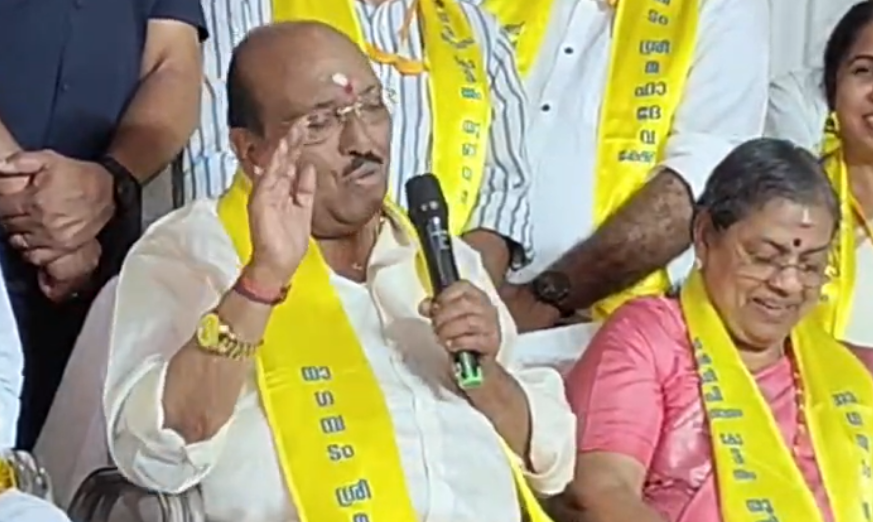 പത്മഭൂഷണ്‍ സമുദായത്തിനും ഗുരുദേവനും സമര്‍പ്പിച്ച് വെള്ളാപ്പള്ളി