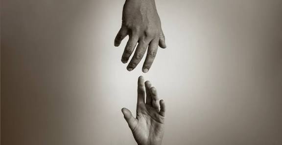 കോട്ടയം നഗരത്തിൽ ഹോട്ടല്‍ മുറിയില്‍ യുവാവിനെയും യുവതിയെയും മരിച്ച നിലയില്‍ കണ്ടെത്തി.