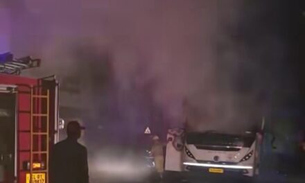 മുണ്ടക്കയം ടൗണിൽ ടൂറിസ്റ്റ് ബസ് കത്തി നശിച്ചു