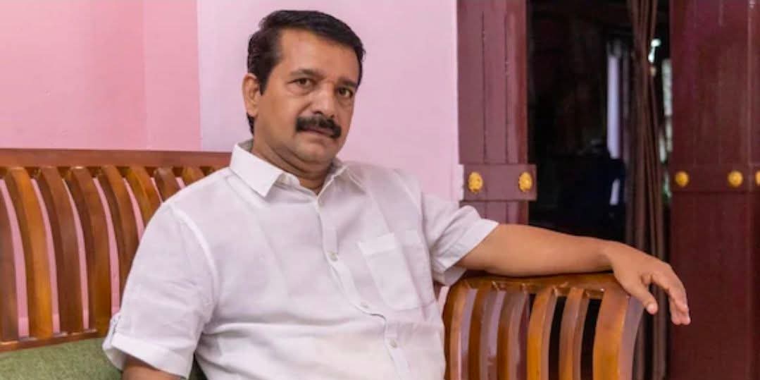 വി എസ് അച്യുതാനന്ദൻ്റെ മുൻ പേഴ്‌സണൽ അസിസ്റ്റൻ്റ് എ സുരേഷ് മലമ്പുഴയിൽ യു ഡി എഫ് സ്ഥാനാർഥിയാകും