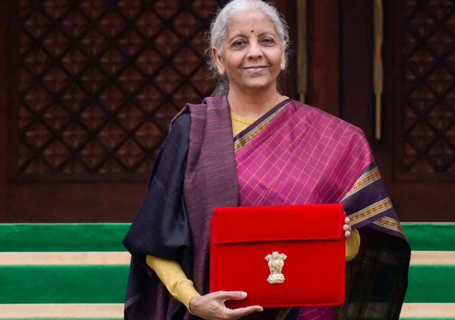 കേരളത്തിന്റെ കാത്തിരിപ്പ് വെറുതേയായി! അതിവേഗ റെയിൽ ഇല്ല..കേരളം അടക്കം നാല് സംസ്ഥാനങ്ങളെ ബന്ധിപ്പിച്ച് പുതിയ ധാതു ഇടനാഴി : രാജ്യത്തിൻ്റേത് സ്ഥിരതയുള്ള വളർച്ചയെന്ന് നിർമല സീതാരാമൻ