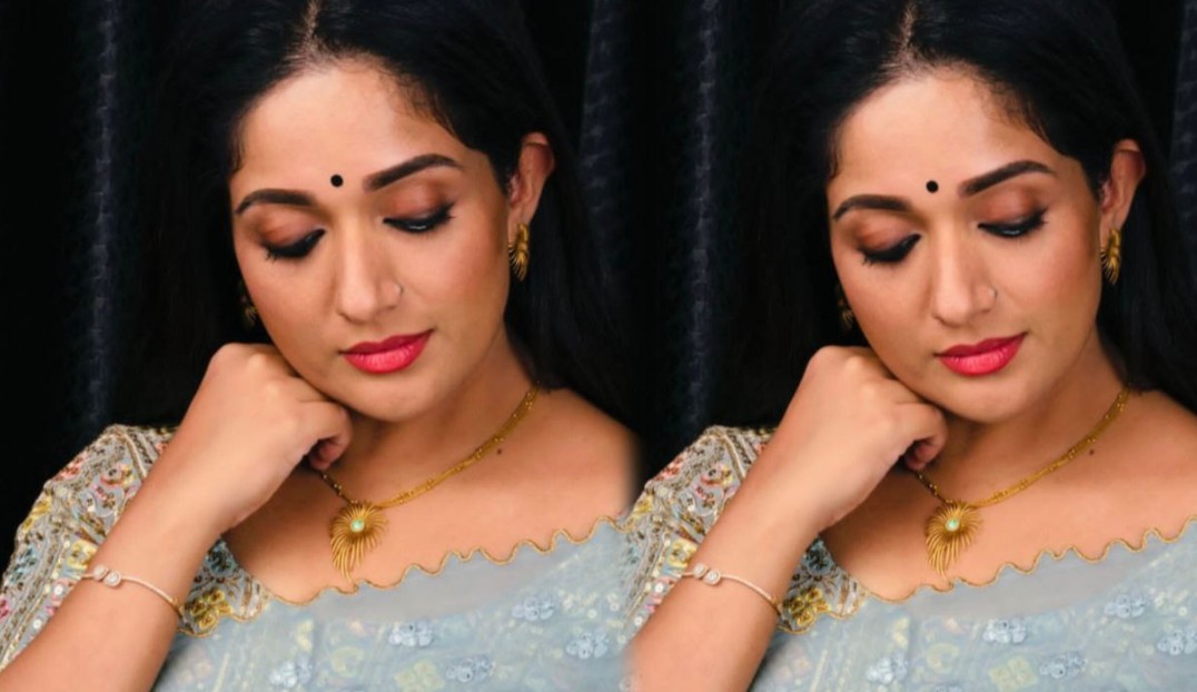 അതിസുന്ദരിയായി കാവ്യ മാധവന്‍ : സോഷ്യൽ മീഡിയയിൽ വൈറൽ ആയി ചിത്രങ്ങൾ
