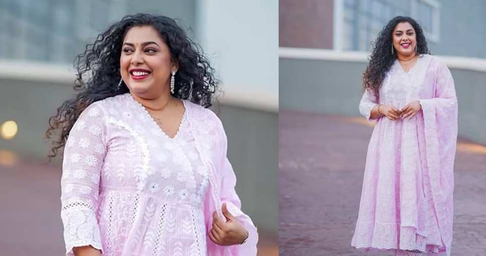 എനിക്ക് ഇപ്പോഴും അവിടെ ഒന്നും തൊട്ടാൽ അറിയില്ല .. ഒരു തരിപ്പ് മാത്രേ ഉള്ളു.. മുഖം മാറിപ്പോയി,​   കഴുത്തിന്റെ ഭംഗി നഷ്ടമായി ; ​ സ‌ർജറിക്ക് ശേഷം സംഭവിച്ചതിനെ കുറിച്ച്  ജുവൽ മേരി